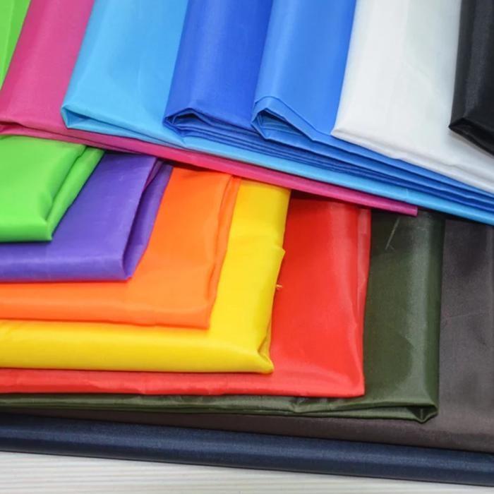 

AT Kain Parasut Coating Bening atau Kain PVC Coating Bening / yard