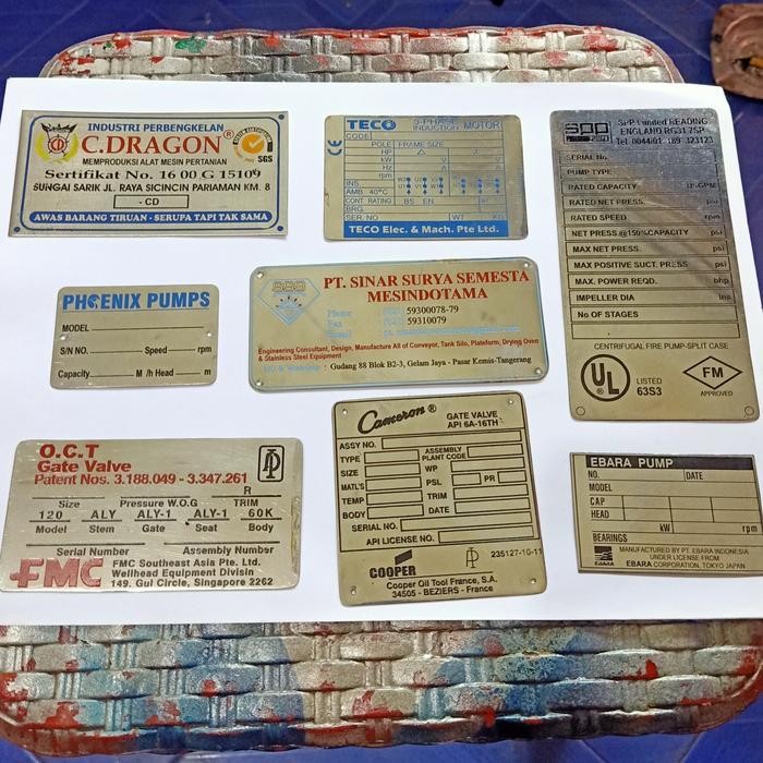 Label plat mesin / label plat alumunium / plat label custom / plat