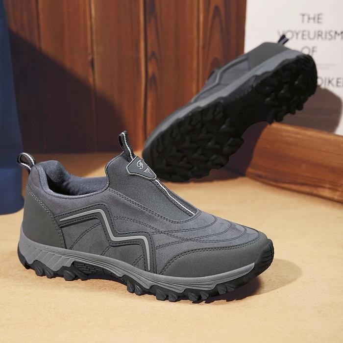 Sepatu waterproof trekking import kualitas original