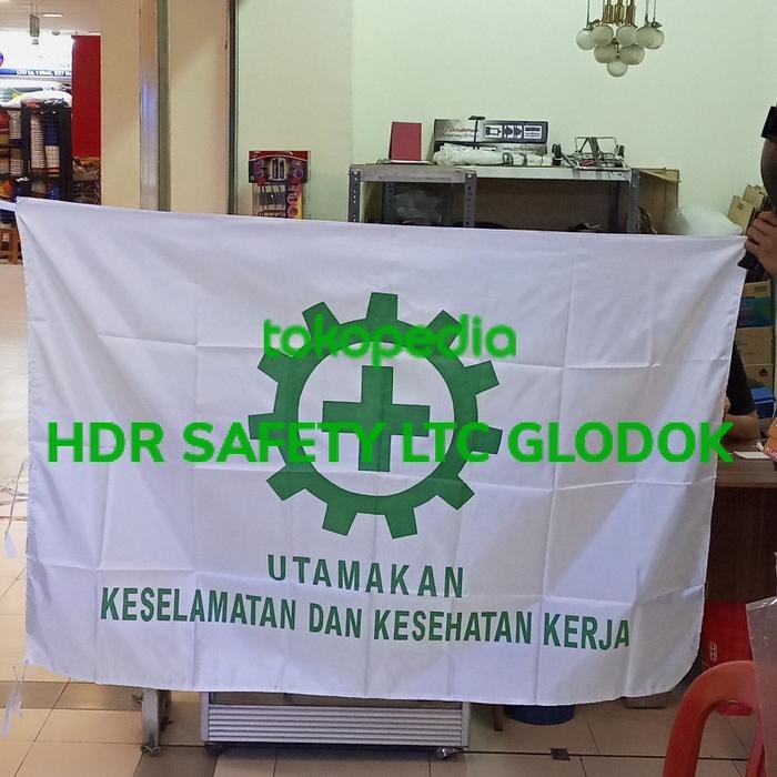 BENDERA K3 / BENDERA SAFETY STANDAR DEPNAKER BAHAN SATIN BAGUS-TEBAL