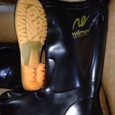 Ready- Sepatu Boat Karet Panjang