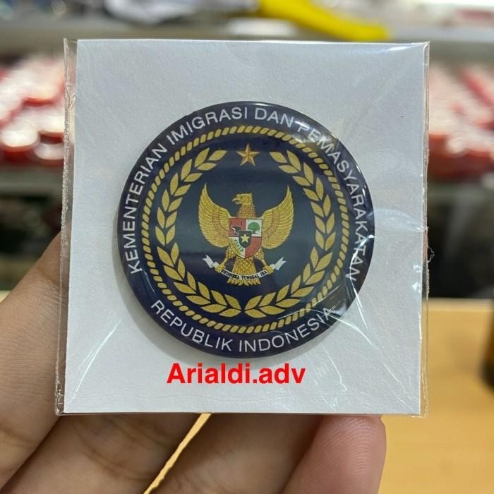 pin KEMENIMIPAS terbaru kuningan dilapis resin magnet pin IMIPAS logo terbaru kuningan magnet