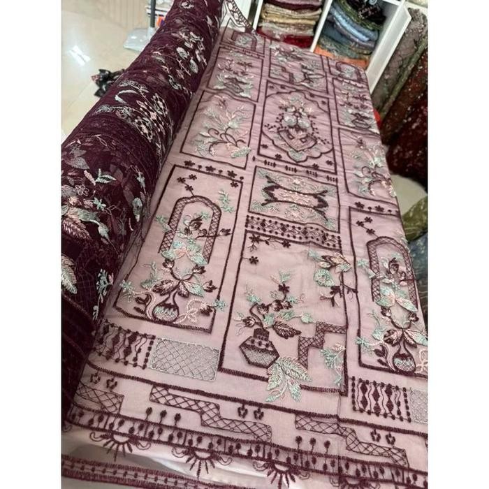 

Kain Tulle Bordir Multicoloir Warna Khusus Denim dan Birgundy