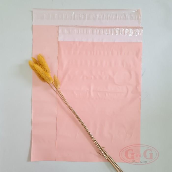 

PLASTIK POLYMAILER 32X40 100PCS PINK POLOS PACKING AMPLOP OLSHOP KODE 470
