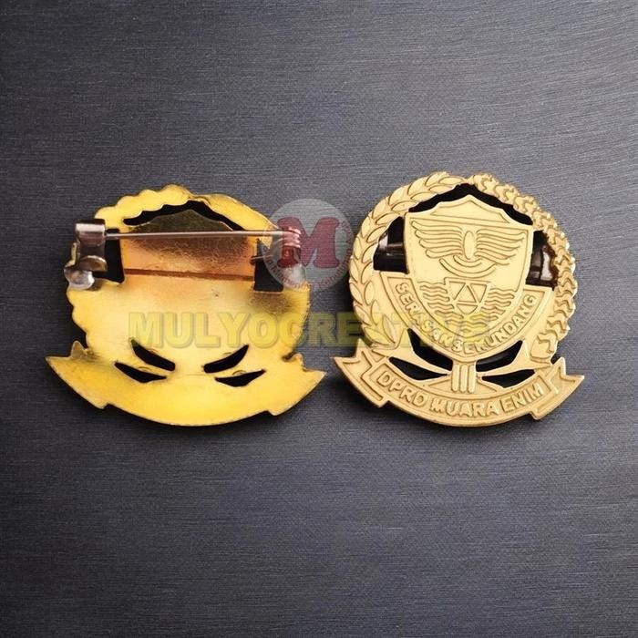 

Pin DPRD Bahan Logam Kuningan - Pin Logo DPRD Muara Enim Padi Dan Kapas PREMIUM