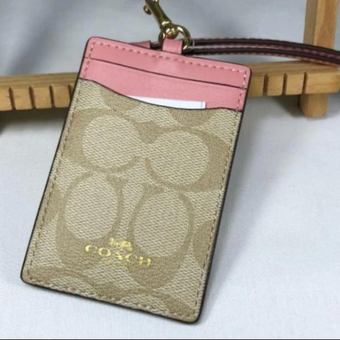 

COACH Id Lanyard In pink Colorblock Signature Canvas 100% AUTHENTIC