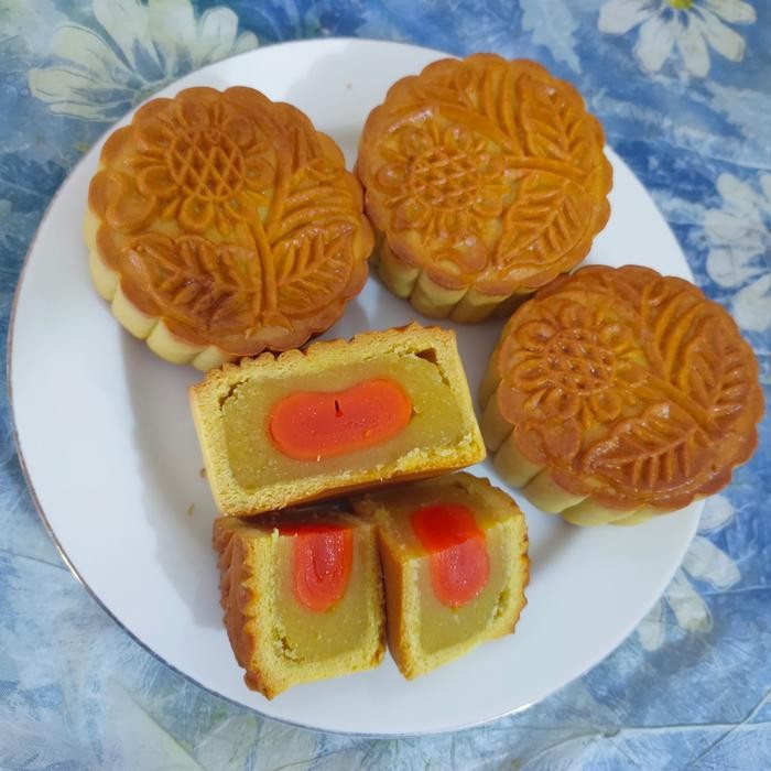 

OR6T Moon Cake Telur / Tiongcu Pia/ Kue Bulan Isi Kuning Telur Asin