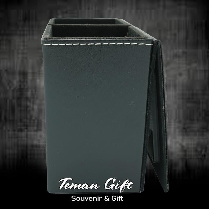 

Jam Meja Kulit Tempat Pena Pen Holder Custom Logo Brand Souvenir Jk02