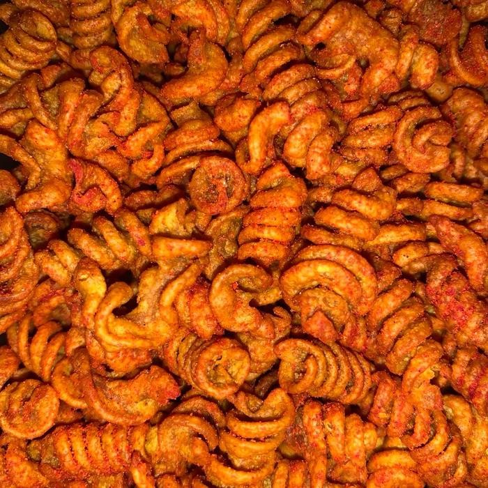 

Makaroni Spiral Daun Jeruk Isi 1 Kilo - Snack Pedas - Food, Goreng, Kering, Cemilan, Asin cemilan