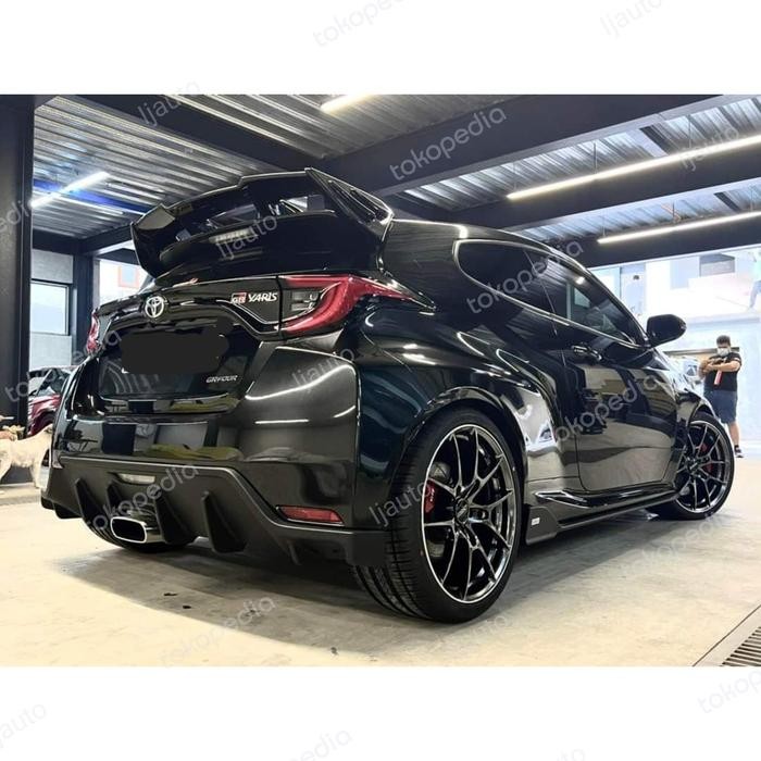 wing spoiler GR Yaris Tom's Dry Carbon import