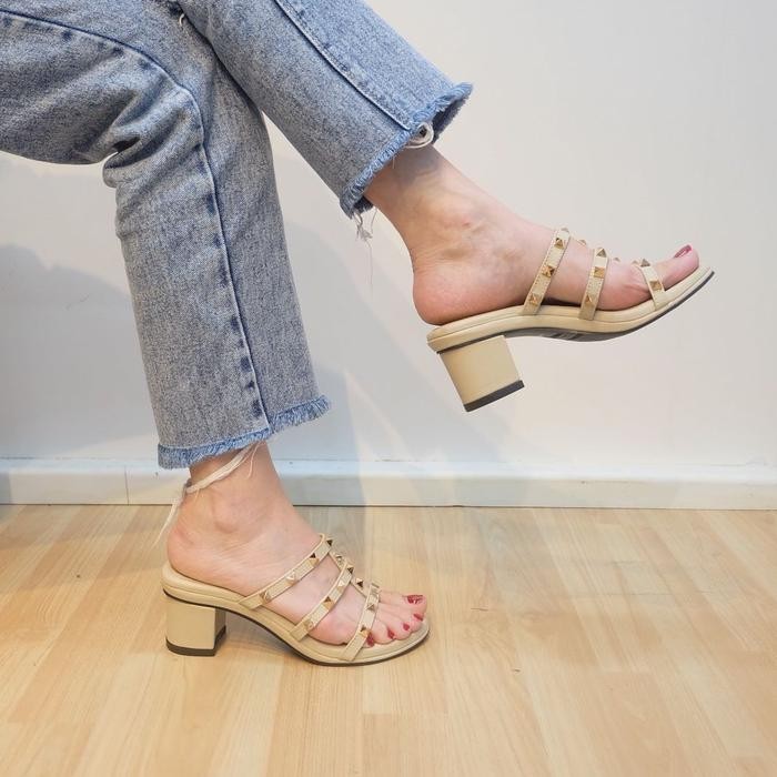 alfa Bluebells IVONA Sendal Heels Wanita 5cm Mewah Dengan Asesoris Berwarna Gold Berbahan Premium