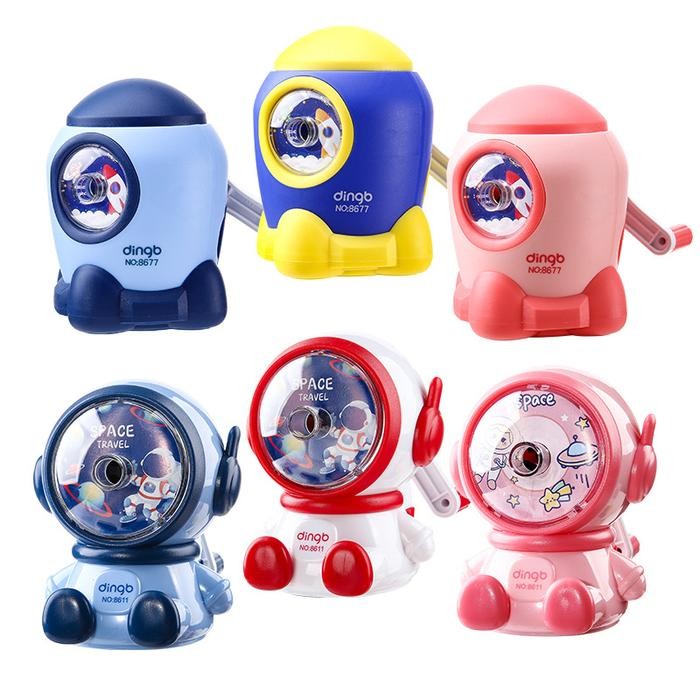 

ID SERUTAN PENCIL MEJA MOTIF ASTRONOT ROKET BEBEK / RAUTAN PUTAR PENSIL STATIONERY