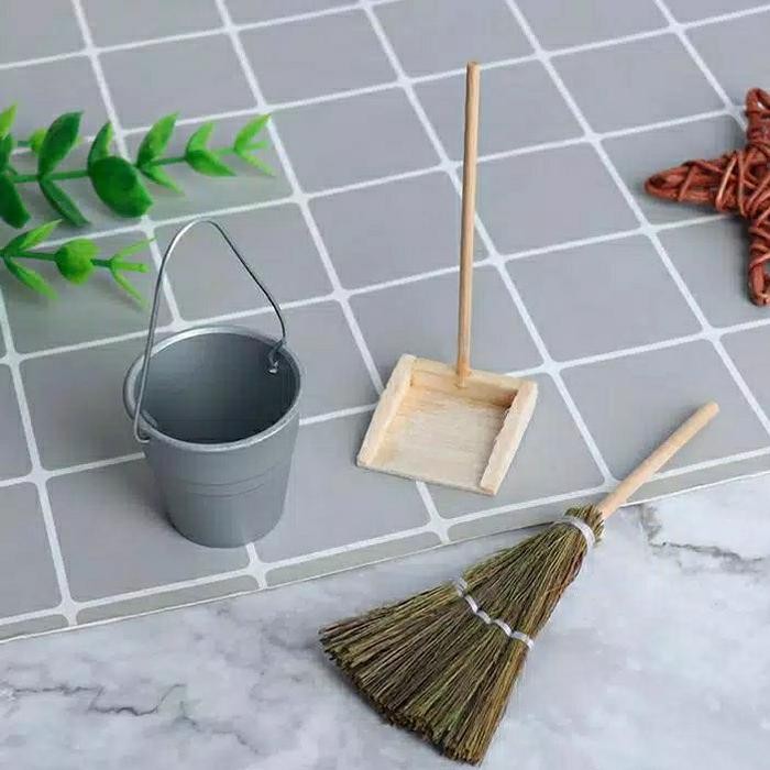 Miniatur Sapu Pengki Ember Miniatur Peralatan Kebersihan Rumah