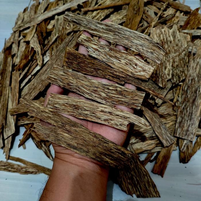 20 Gram Kayu Gaharu Bukhur Kalimantan Grade AB Natural Aromaterapi Oud