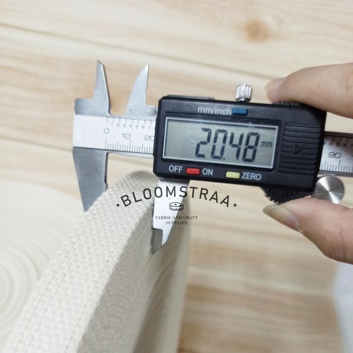 

Roll Webbing Cotton Soft 20 Mm 2 Cm Webbing Katun Empuk 20Mm 2Cm Tali Kode 1454