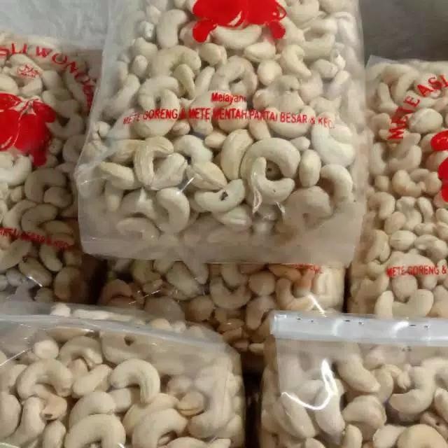 

KACANG METE MEDE MENTAH UTUH 1 KG FRESH