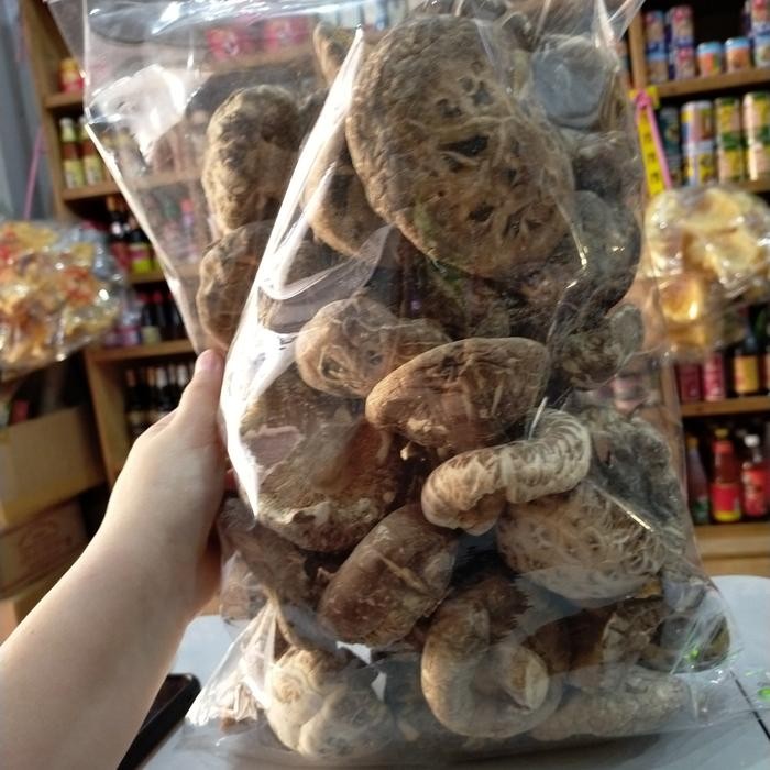 

PREMIUM Jamur Hioko Kering/ Dried Shitake Mushroom uk. 5-7cm 500gr (TEBAL)