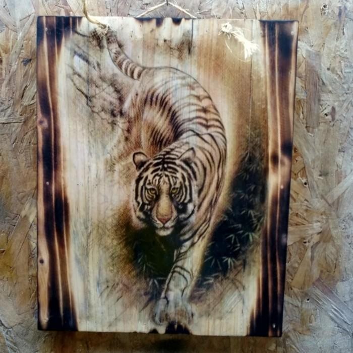 PREMIUM HIASAN UNIK LUKISAN KAYU MACAN PUTIH WIBAWA HIASAN CAFE KITCHEN