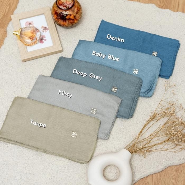 Hot Sale Hl Signature Emboss Scarf Skr47