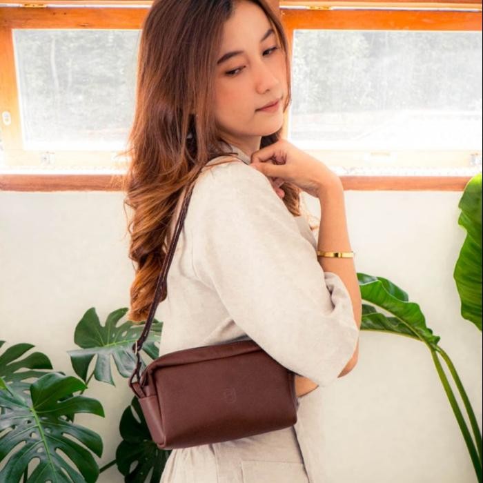 BeYou By BUCINI Fera Leather Sling Bag - Tas Selempang Kulit Wanita BeYou By BUCINI Fera