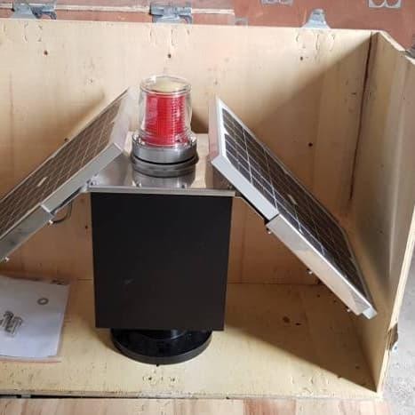 Lampu suar tenaga surya