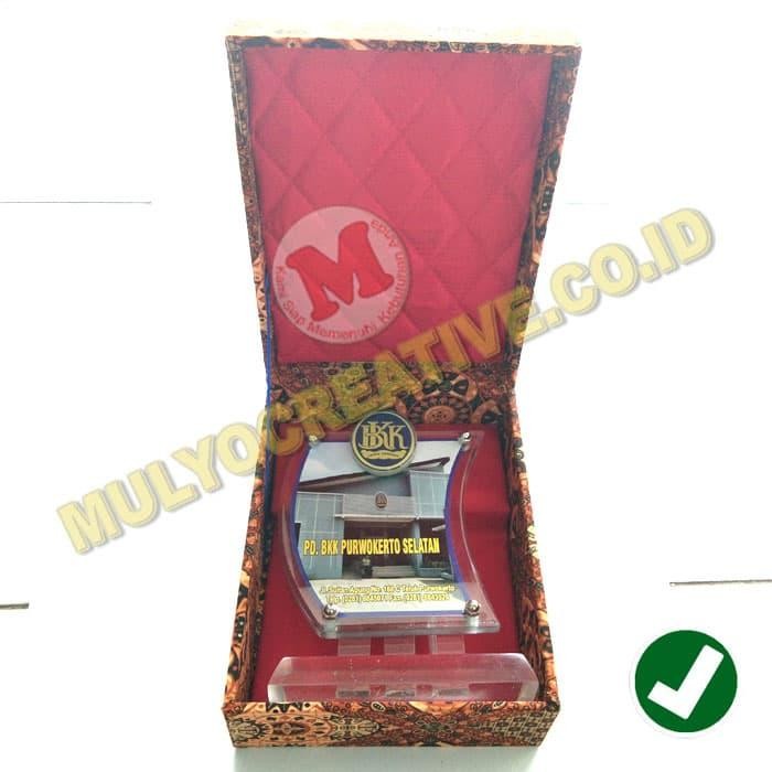 

Box Plakat - Box Vendel Cinderamata Motif Batik PREMIUM