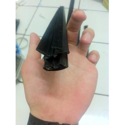 Menarik Weather Strip / Pelipit Kaca Luar Nissan Terrano (4 Pcs)