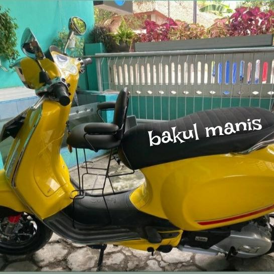boncengan anak motor vespa