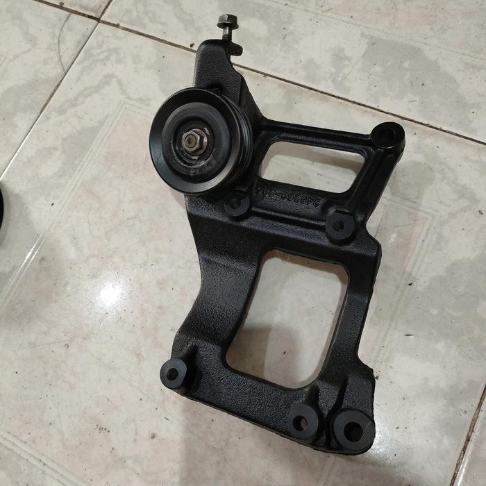 Braket Bracket Pully Ac Kompresor Kijang Efi 2000Cc Kode 075