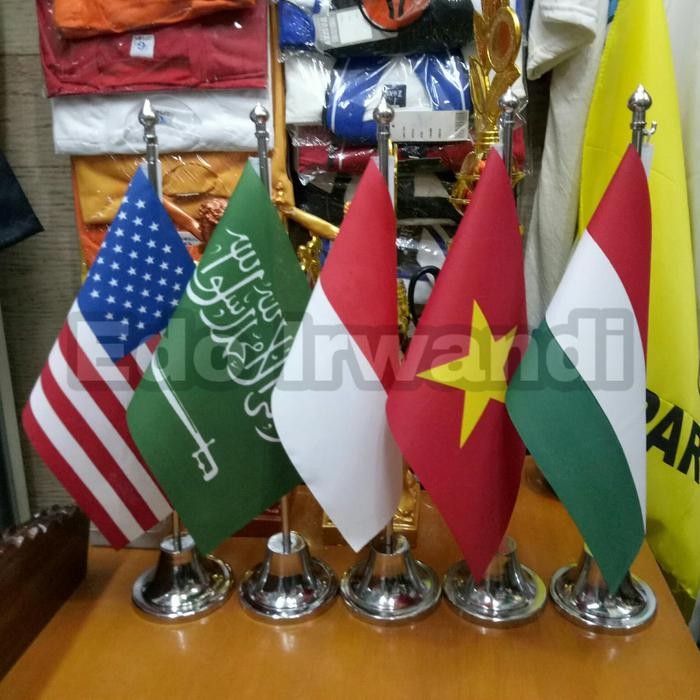 

Terlaris Tiang Bendera Meja Stenlis Kuningan Besar dan Bendera Meja SALE