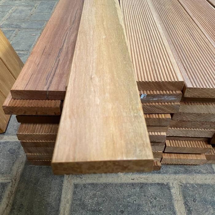 Lantai kayu decking Ulin Sulawesi untuk outdoor *