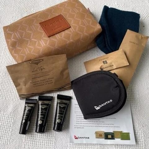 AMENITY KIT TRAVEL LIMITED EDITION FROM BUSINES CLAS QANTAS AIRLINES