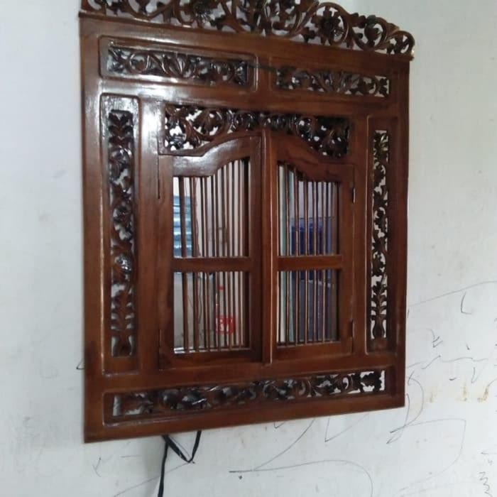 kaca cermin jendela ukir dari kayu jati tanpa kaca