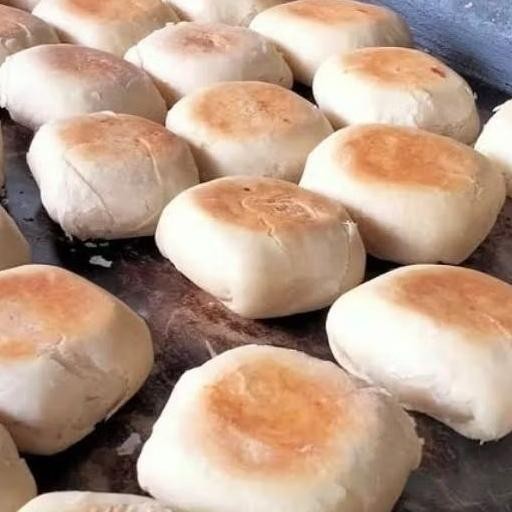 

Sedia Lat Khas Tegal isi 10 / oleh oleh / makanan khas / jajan / Snack Mbanana