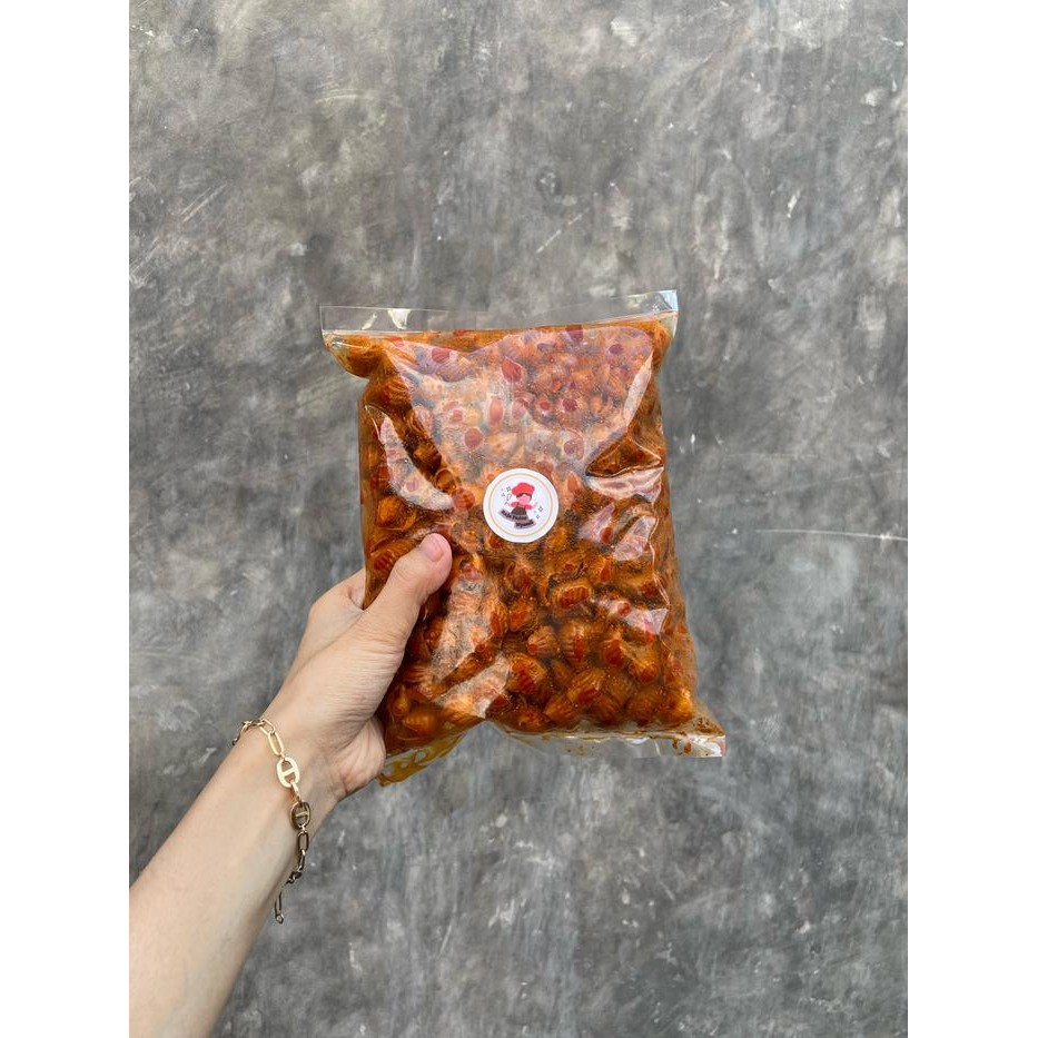 

Sedia gr- Makroni Kerang /keripik kerang pedas gurih cikruh Food Snacks Kripik Ce Kering Kering