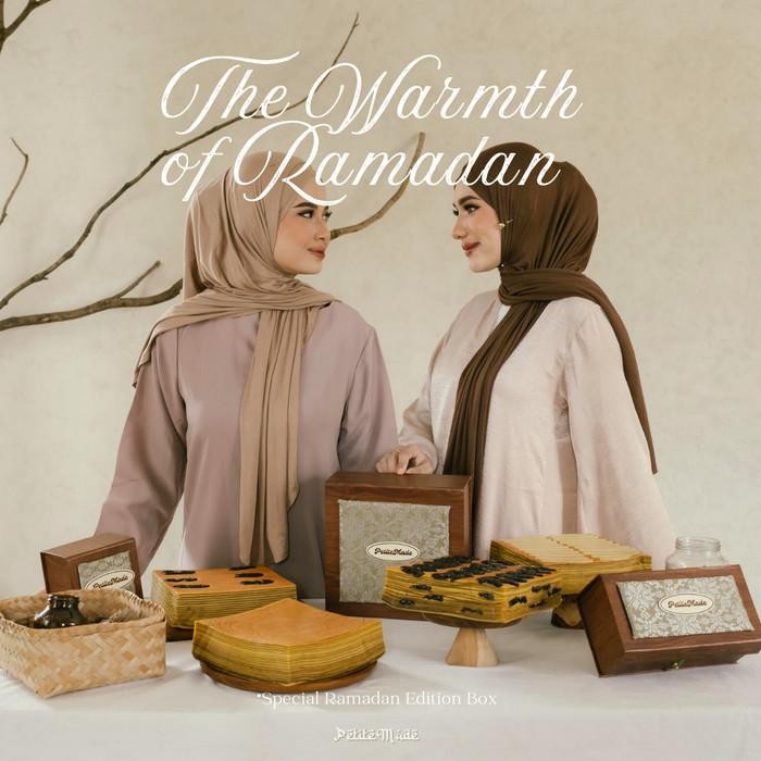 

[1/2 LOYANG] Lapis Legit Wisman Lebaran - Hampers Lapis Legit Idul Fitri 2025 [PetiteMade.id]