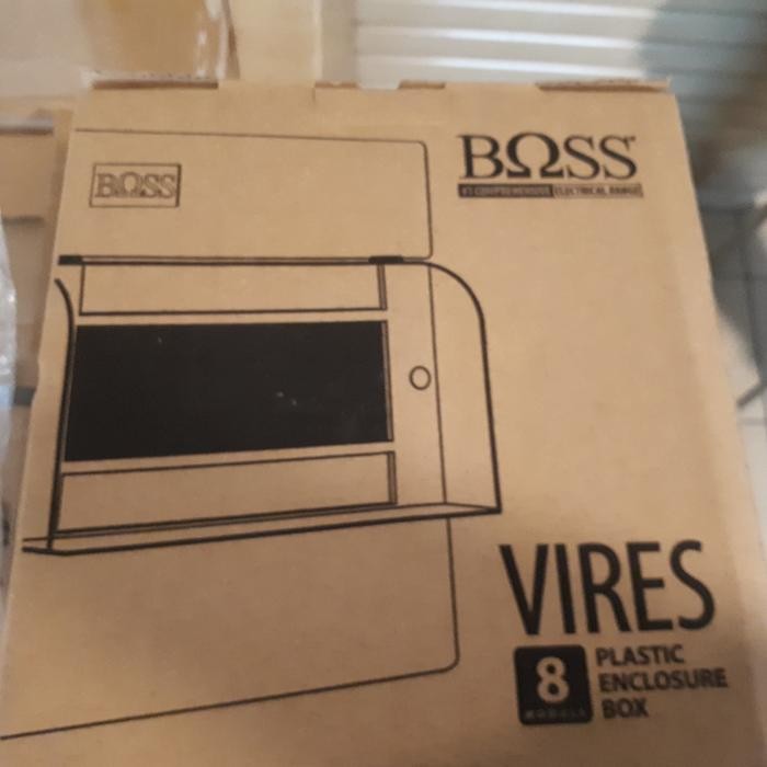 BOX MCB 8 GRUP MERK BOSS . OUT BOX ( LUAR TEMBOK ). UNTUK 8 MCB