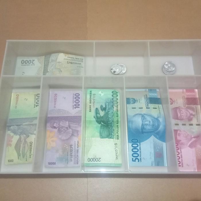 

akrilik kotak uang putih susu / laci