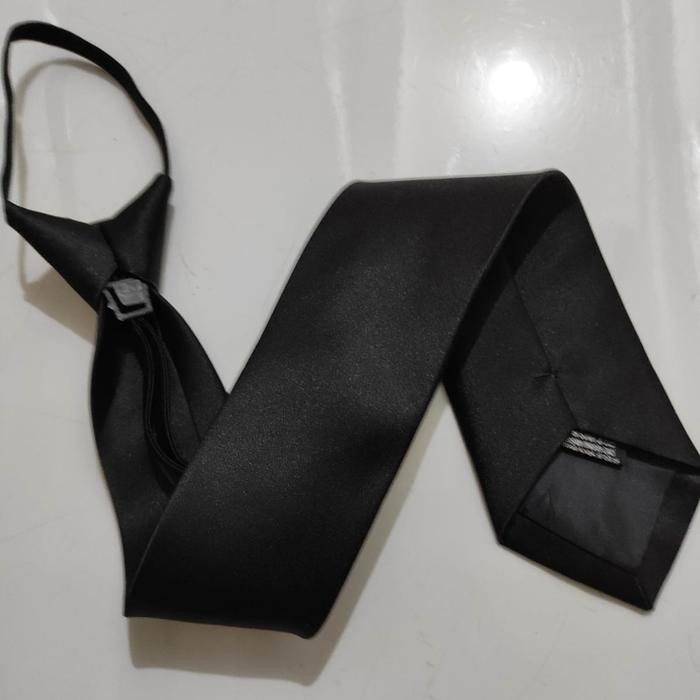 Dasi hitam Decarlo siap pakai / dasi pria hitam (5813) *