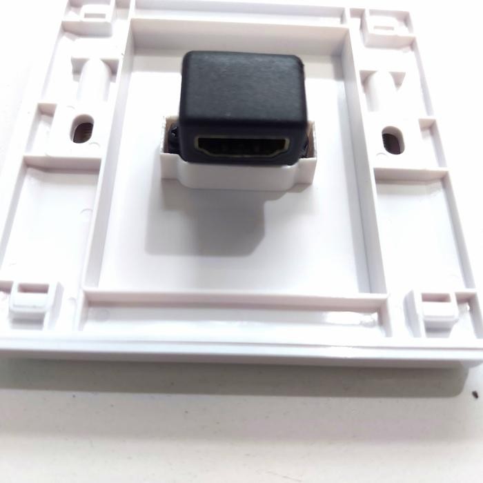 Outlet HDMI dinding