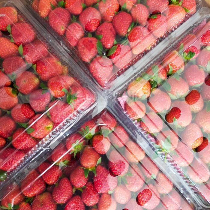 

DISKON Strawberry Fresh 1Kg Premium Sehat 1pack Depok koMurah Stoberi Asli A READY STOCK