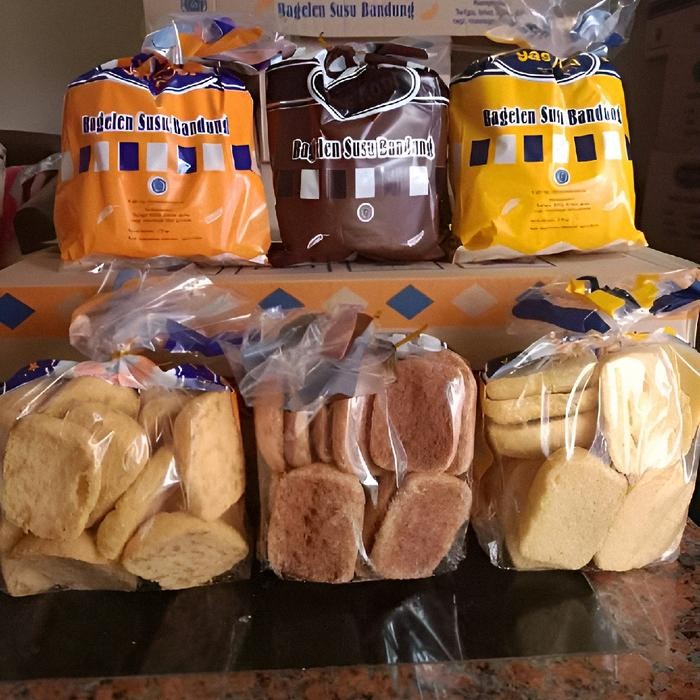 

Roti Kering Bagelen 1 Dus Isi 4 Kantong Varian Campur Bukan Cokelat Frozen Maryam Kacang Cookies