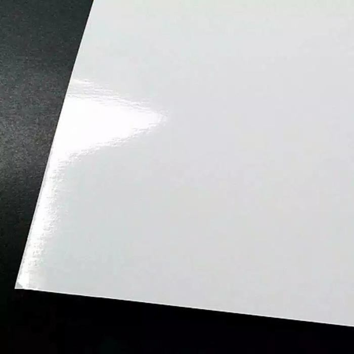 

Glory 230 Gram Plano 79x109