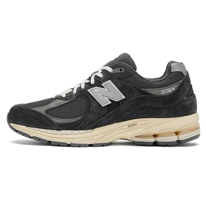 Sepatu Sneaker Pria Nb Black Gum 2002R