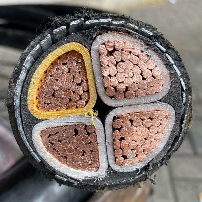 Kabel NYFGBY 4x150mm merk supreme metal kabelindo