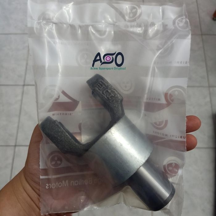 Yoke Sleeve Mitsubishi T120Ss T120 Ss Kode 025