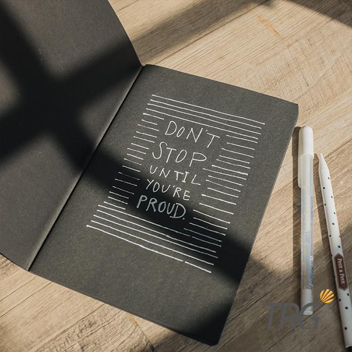 

Buku Tulis Catatan B5 Hitam TRG - Black Plain Paper Notebook TRG