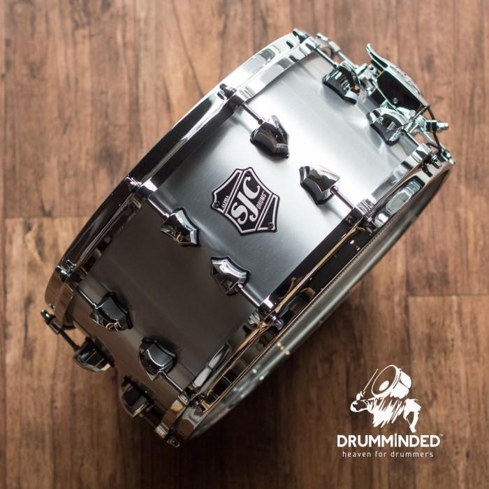 SJC - Alpha Aluminium Snare Drum 14x6,5 (Chrome HW) Drumminded