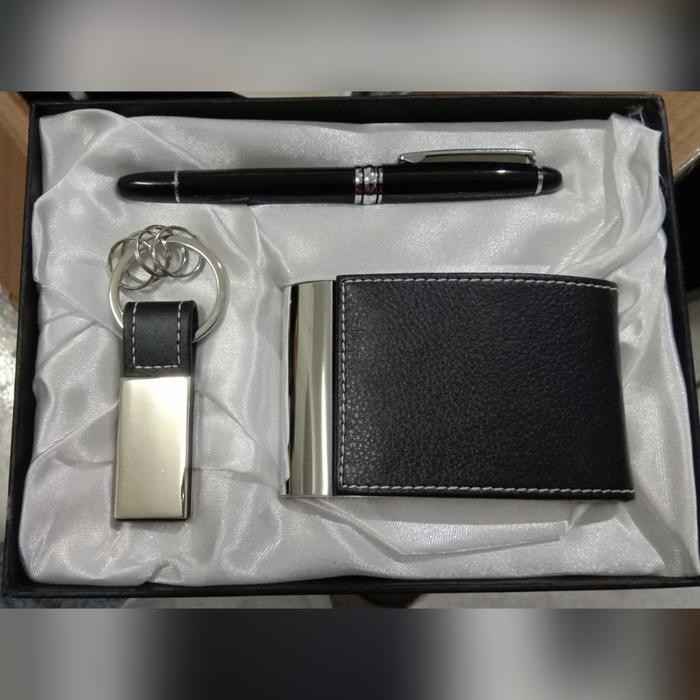 

Baru Premium Gift Set 3 in 1 - Gantungan Kunci, Kotak, Pen & Name Card Case