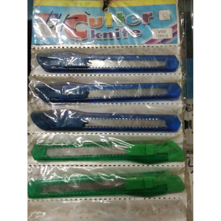 

CUTTER KECIL GAGANG PLASTIK / CUTTER KNIFE